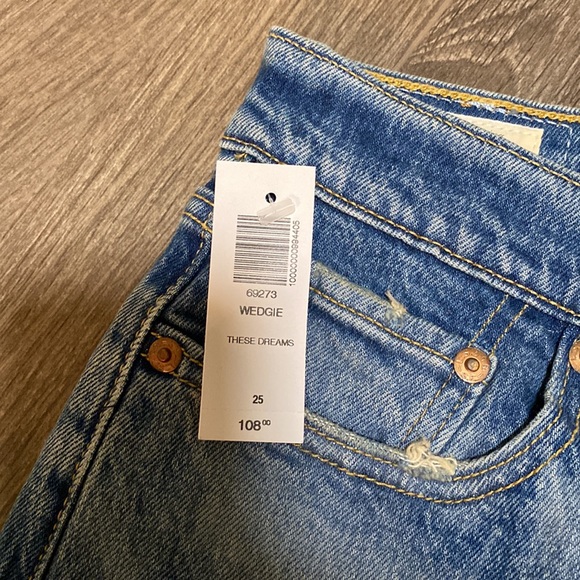 BNWT Levi’s Wedgie Jeans - Picture 3 of 8